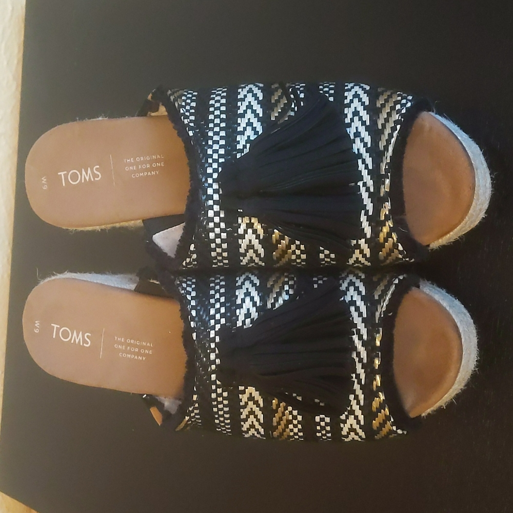 Toms
